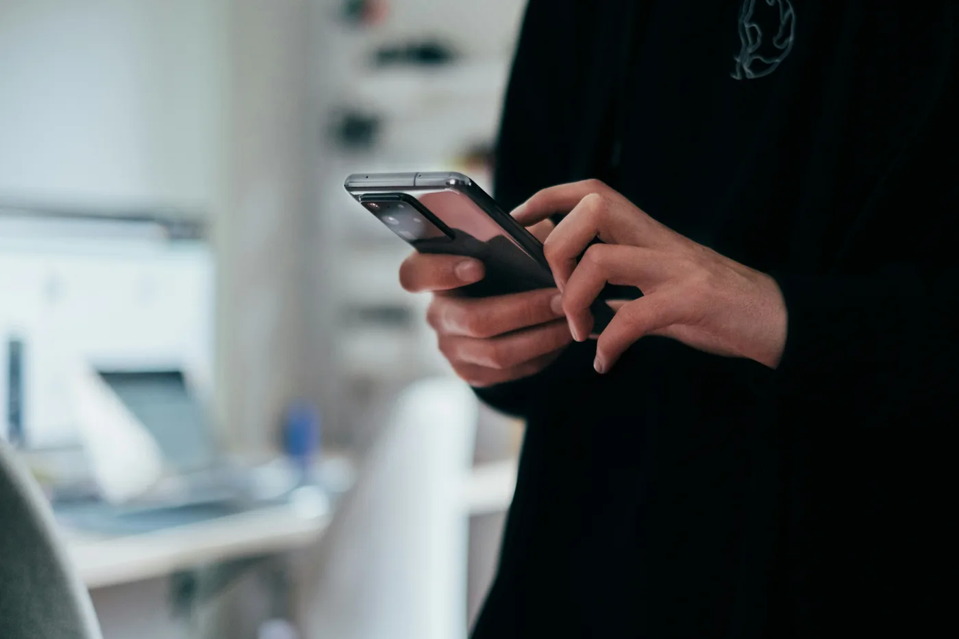 Suivi et échanges avec le propriétaire sur smartphone